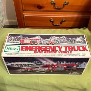 Hess 2005 toy Emergency Truck with Rescue Vehicle